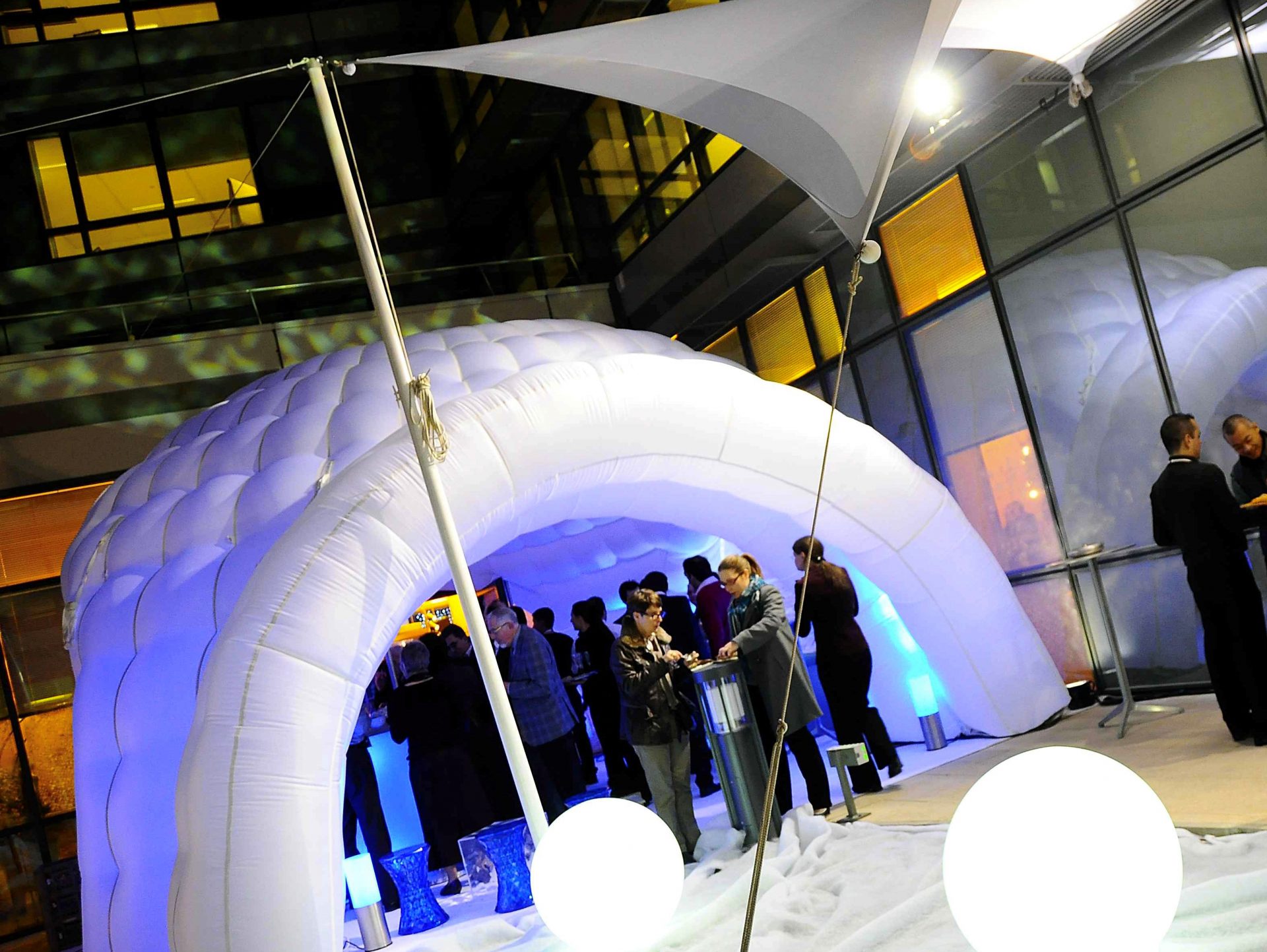 Tente gonflable publicitaire événementielle à la forme Igloo